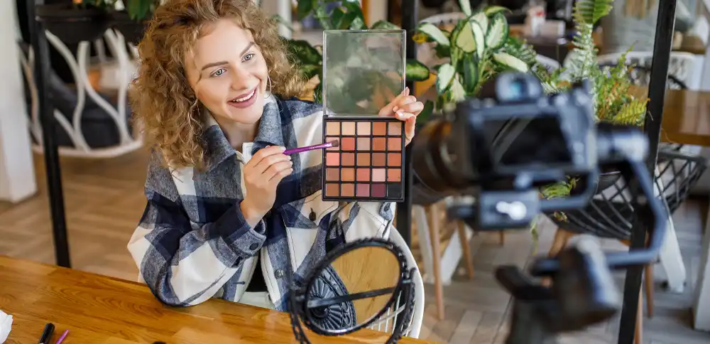 چگونه با توليد محتواي ويديويي مشتريان بيشتري به آرايشگاه جذب کنيم