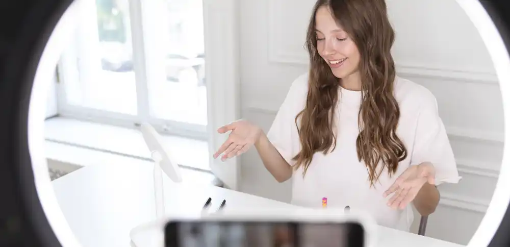 استفاده از امکانات تبليغاتي پلتفرم ها و تعامل با مخاطب پس از انتشار